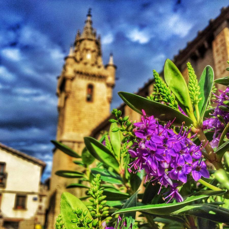 Posada De Uncastillo Buitenkant foto