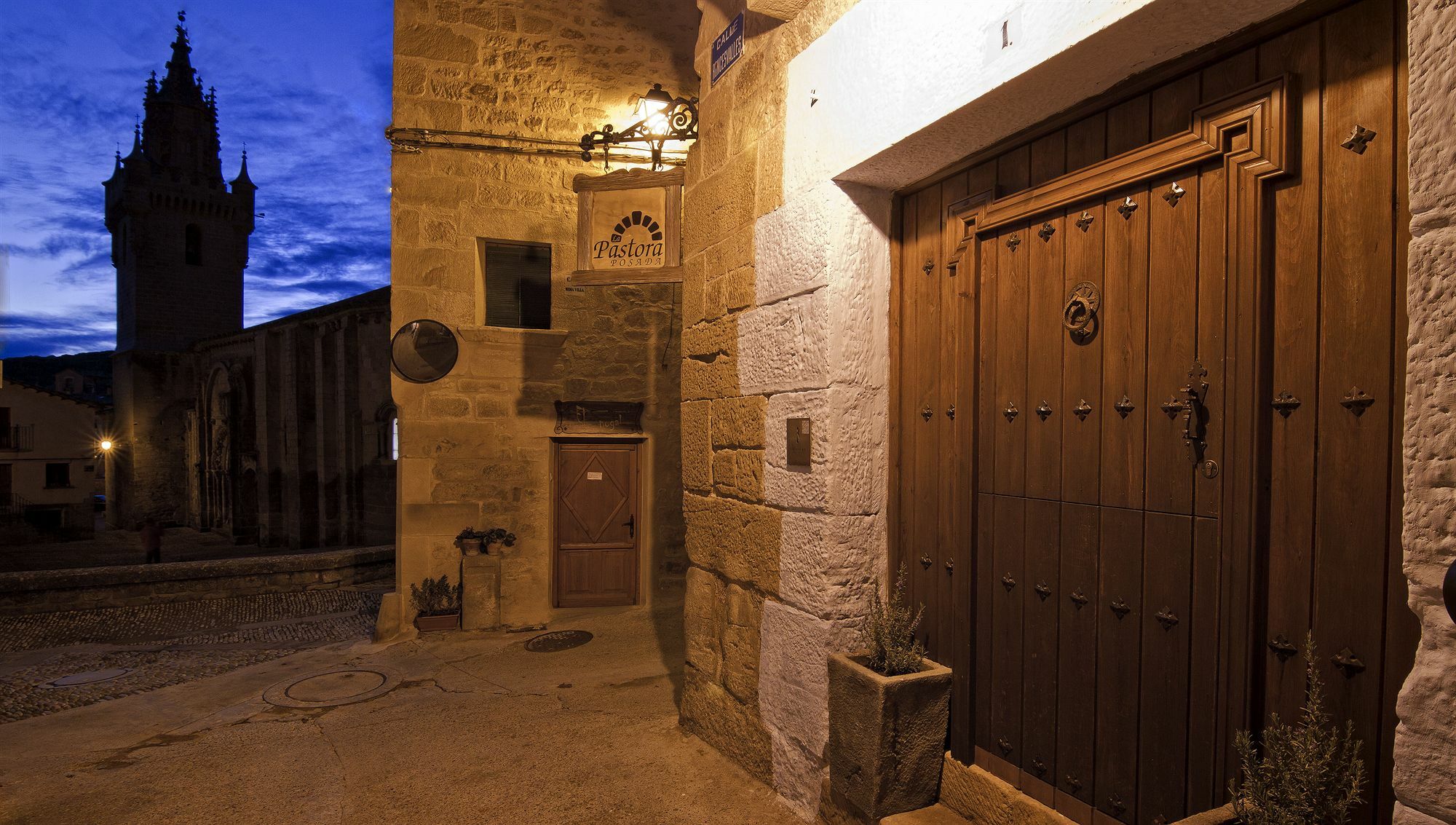 Posada De Uncastillo Buitenkant foto